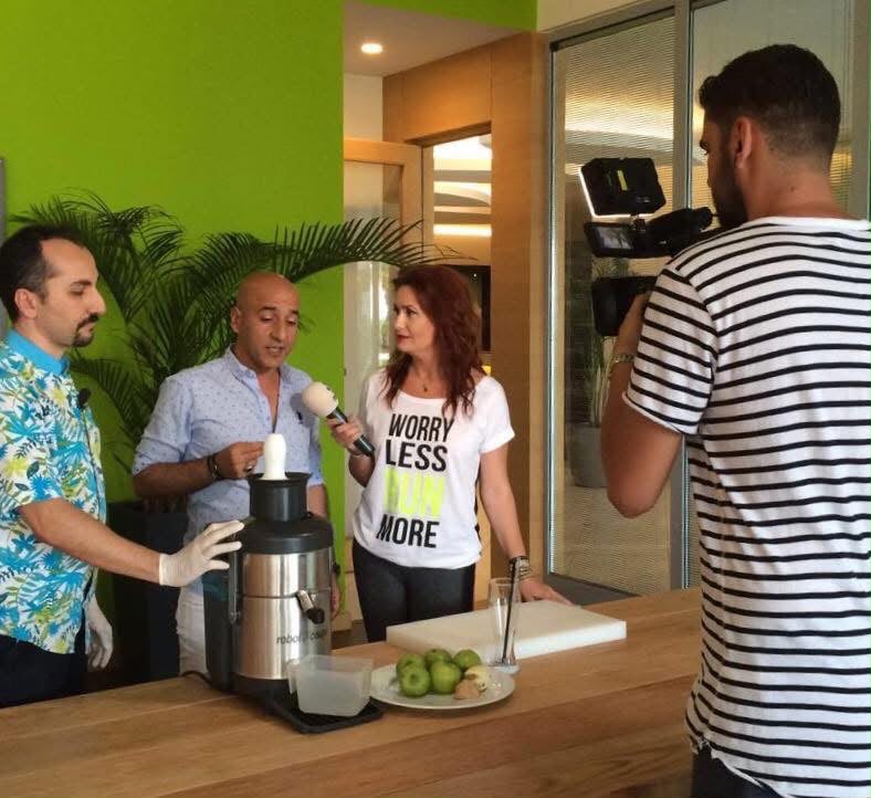 Filmarea Kanal D în timpul pregătirii unei băuturi detox