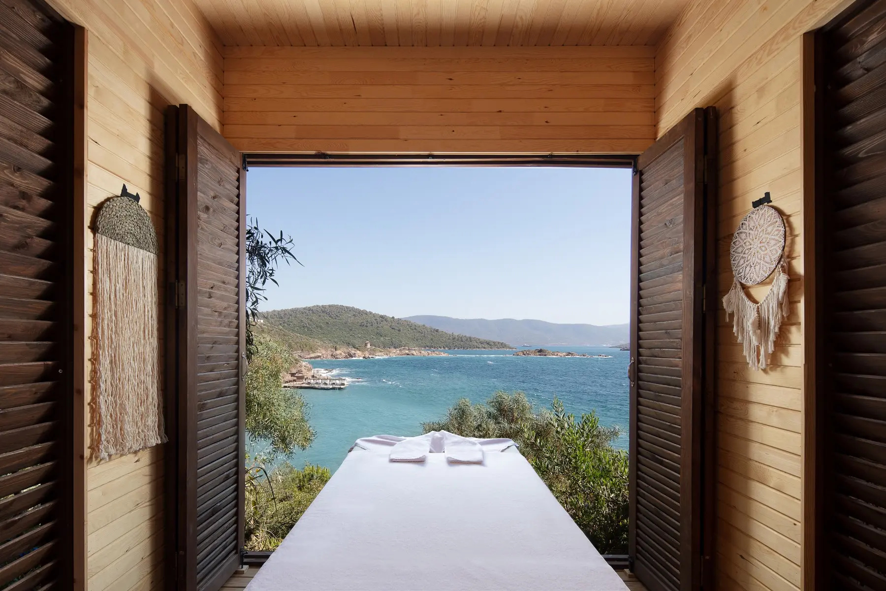 Spațiu exterior pentru masaj cu vedere la mare la Vitalica