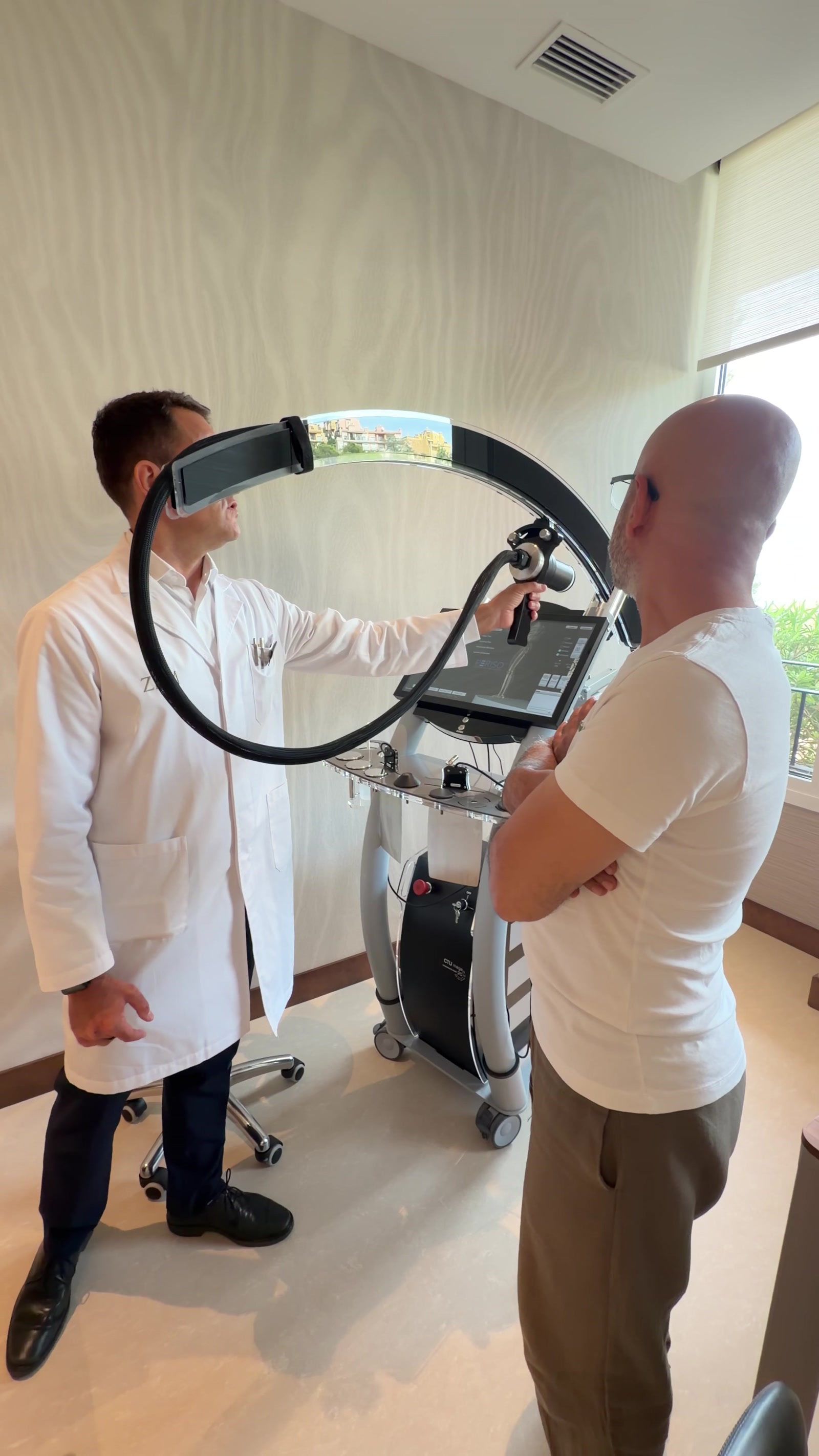 Cesur Durak primind informații despre o tehnologie clinică la ZEM