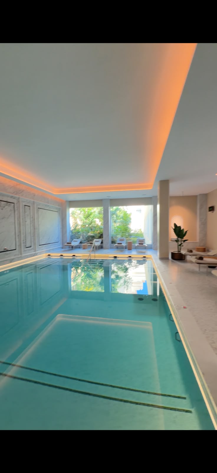 Piscina interioară de la ZEM Wellness Clinic Altea